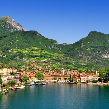 Residenza Rocca Del Lago - Happy Rentals リーヴァ・デル・ガルダ エクステリア 写真