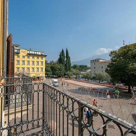 Residenza Rocca Del Lago - Happy Rentals リーヴァ・デル・ガルダ エクステリア 写真