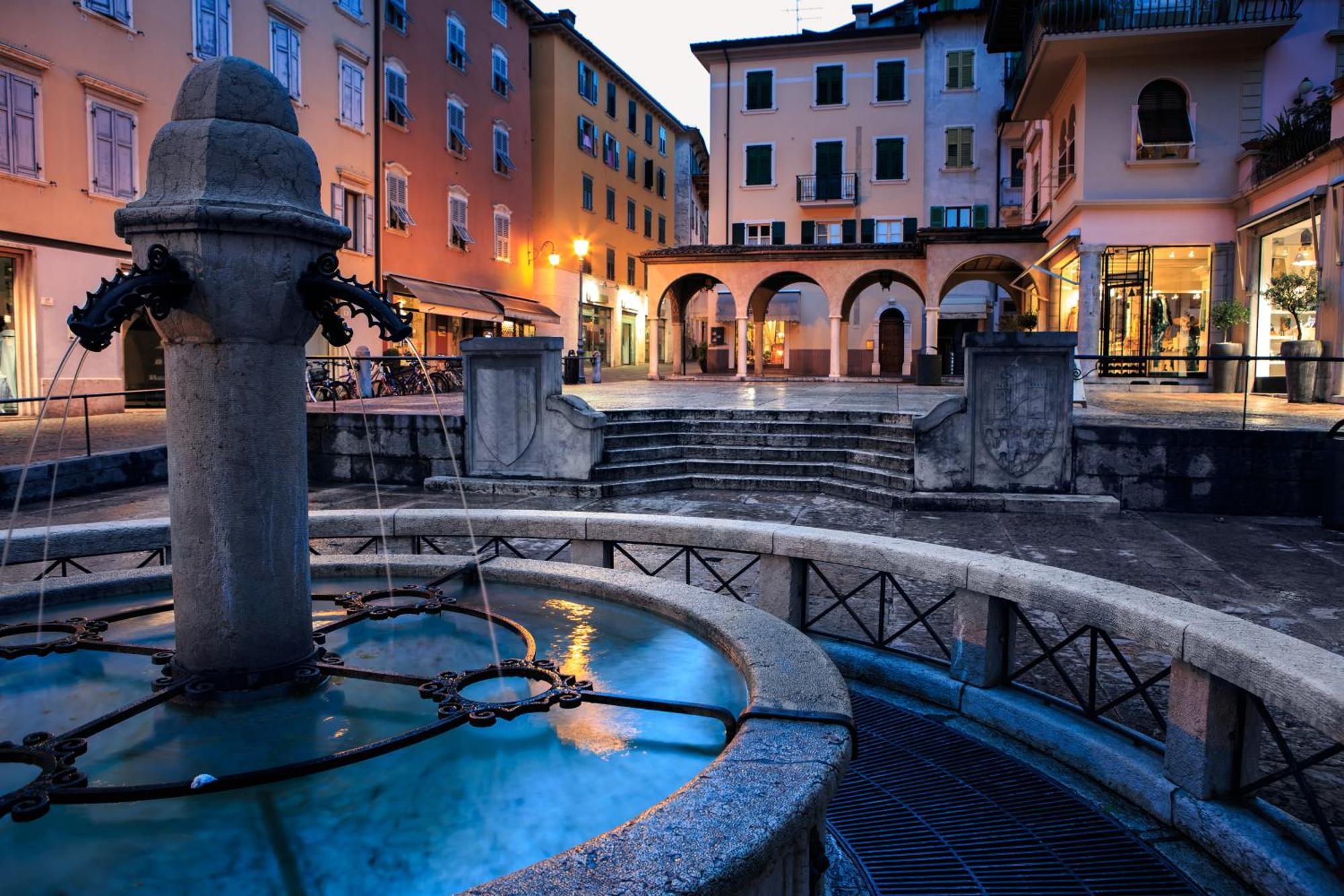 Residenza Rocca Del Lago - Happy Rentals リーヴァ・デル・ガルダ エクステリア 写真