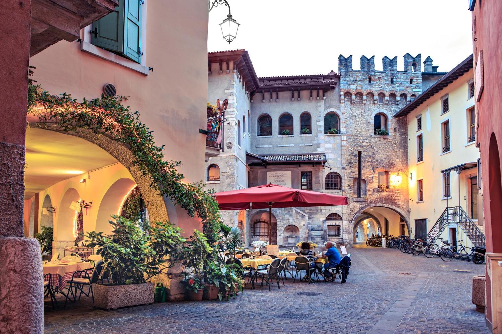 Residenza Rocca Del Lago - Happy Rentals リーヴァ・デル・ガルダ エクステリア 写真